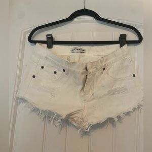 Kittenish white shorts